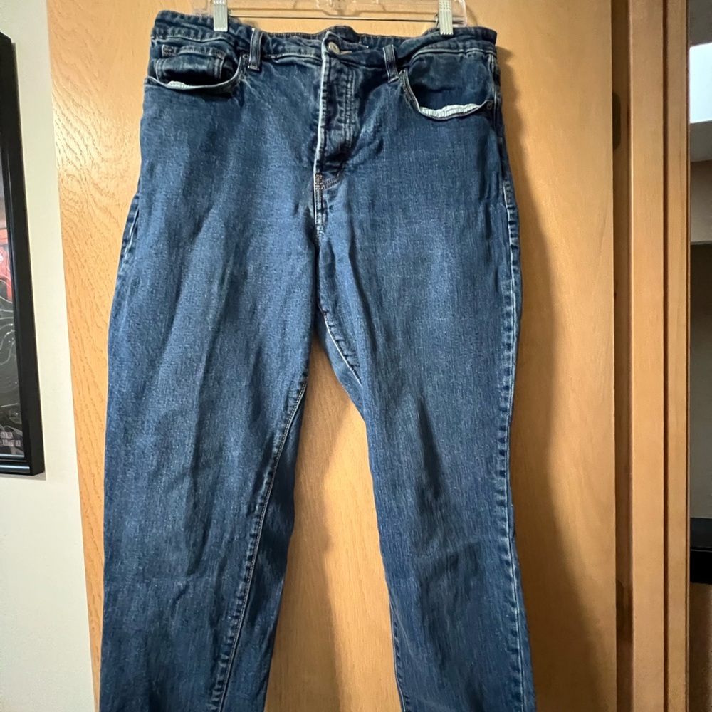 Old Navy Women's Straight Jeans in Classic Denim